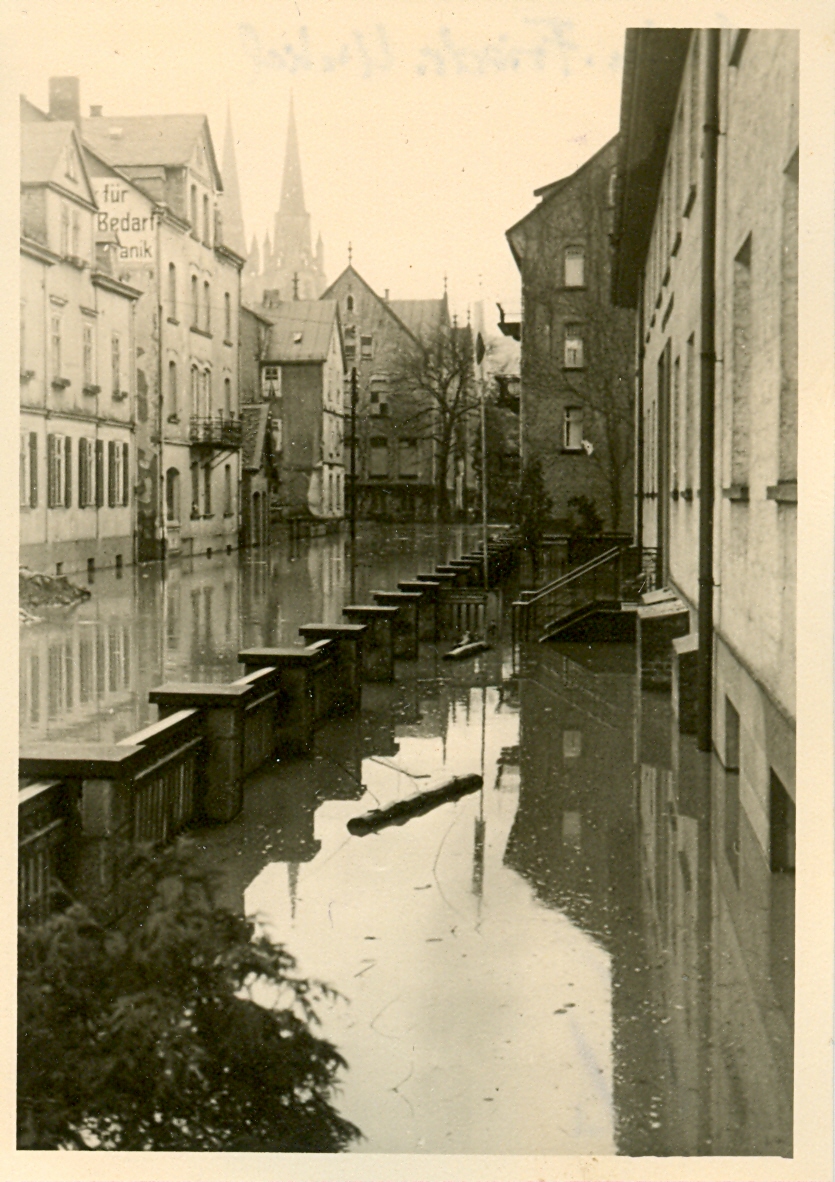 Lahnstraße überflutet